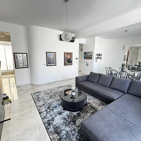 Wealthystays Premium Apartment Nikosia
