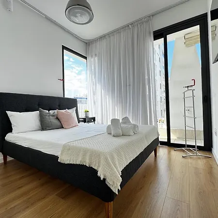 Apartment Wealthystays Premium