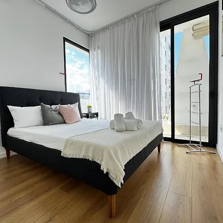 Wealthystays Downtown Premium アパート *