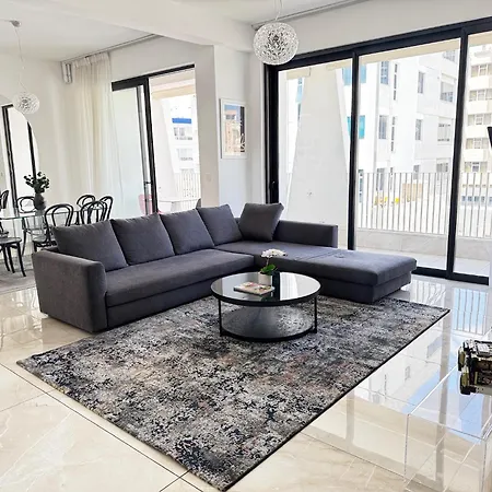 Apartment Wealthystays Premium