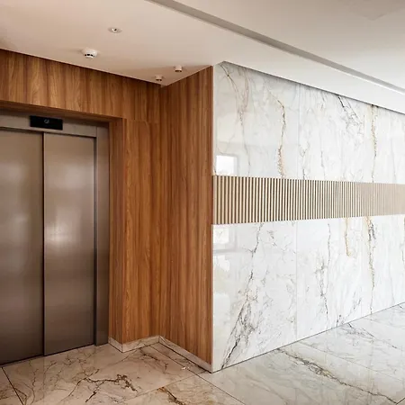 Apartament Wealthystays Premium