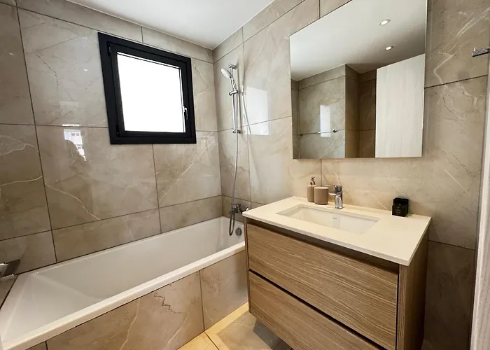 アパート Wealthystays Premium ニコシア