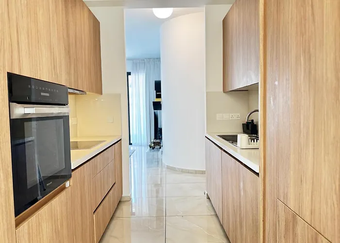 Wealthystays Premium ニコシア