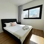 Wealthystays Premium Daire *